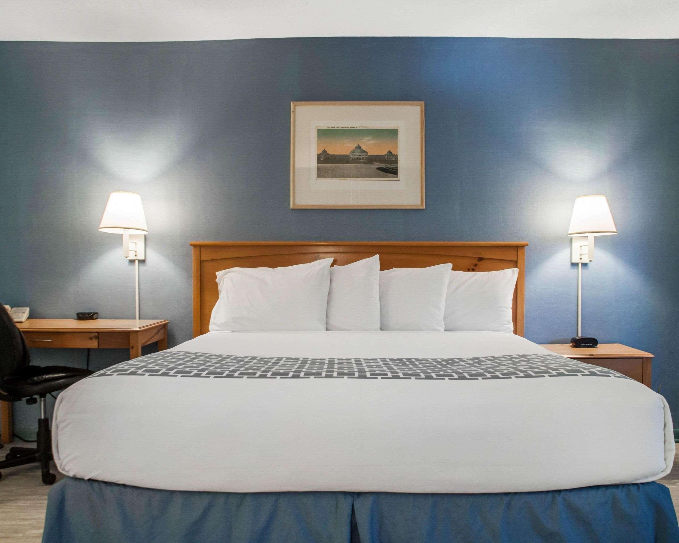 Econo Lodge Buffalo South Blasdell エクステリア 写真