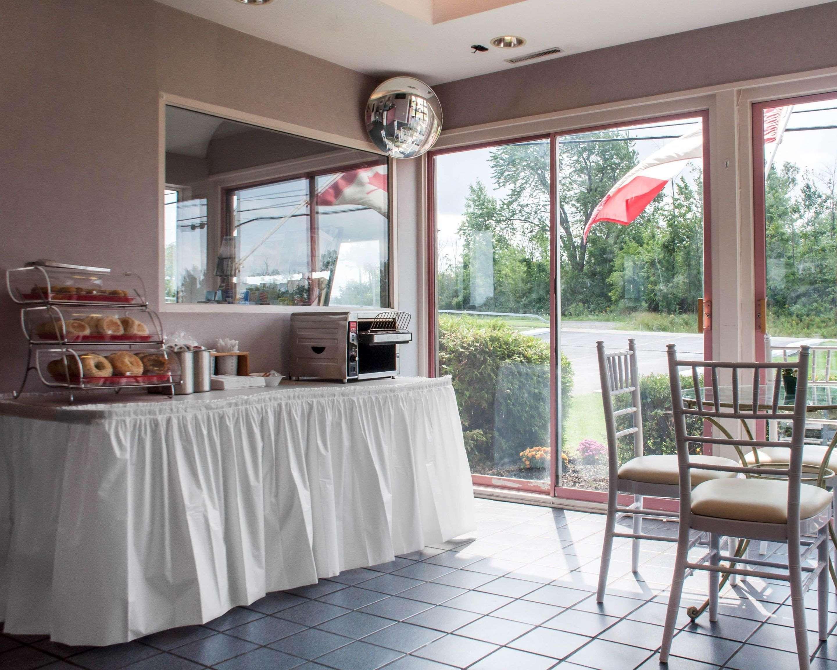 Econo Lodge Buffalo South Blasdell エクステリア 写真